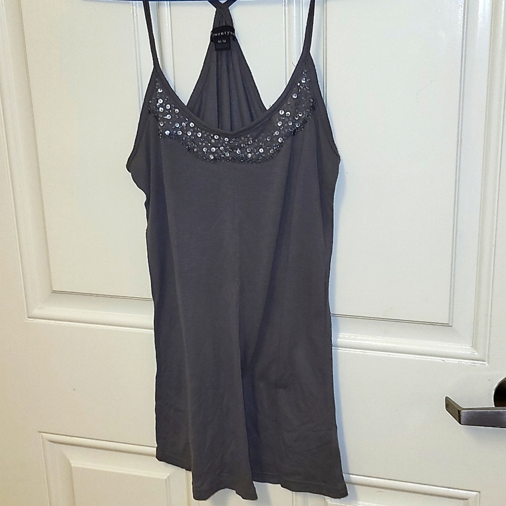 Size: M Twenty One Tank Top